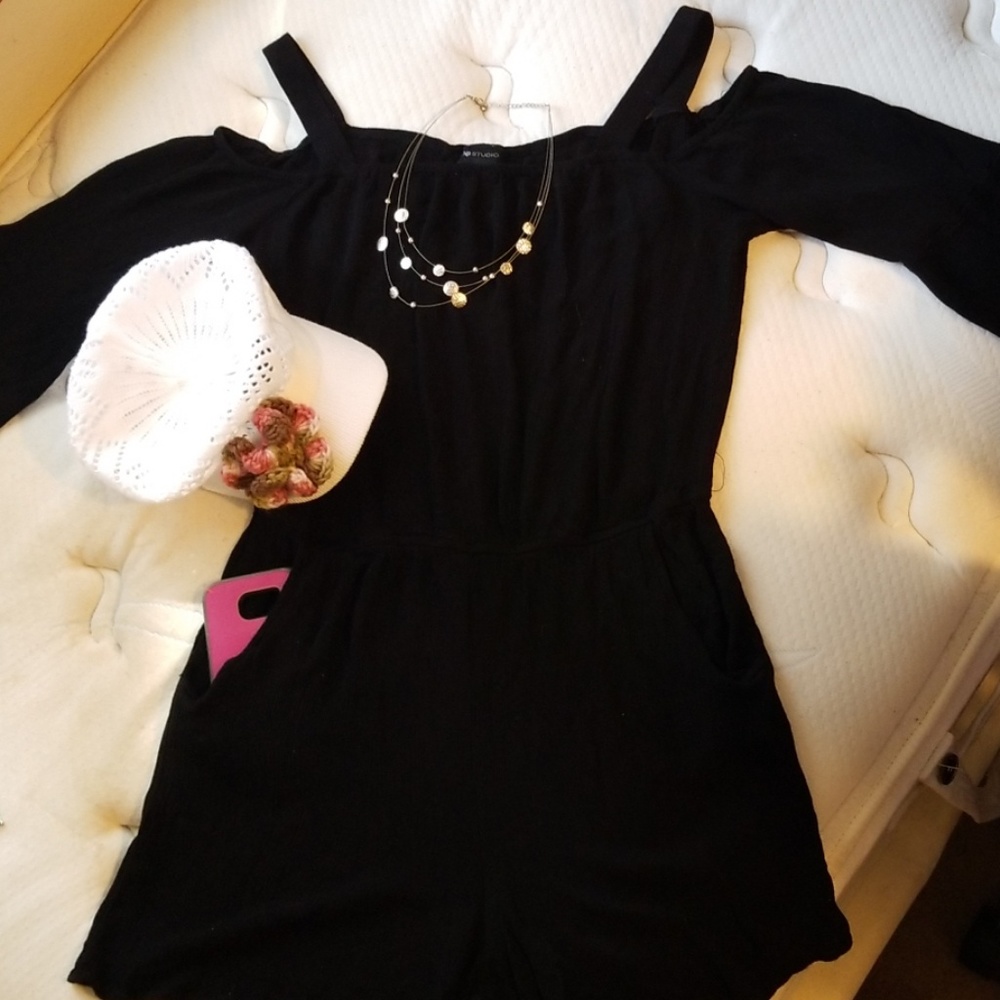 Cold shoulder Jumper